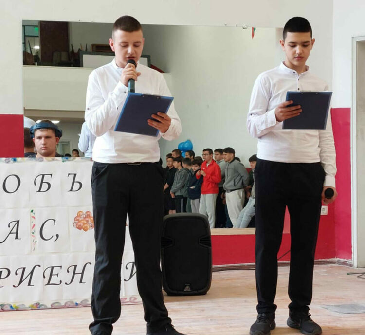 ПГМЕТ „Стойчо и Кица Марчеви“ изпрати абитуриентите от випуск 2025