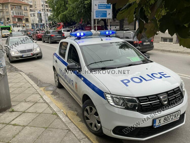 Полицейски екипи засякоха нарушители с „Мерцедес“ по хасковски улици