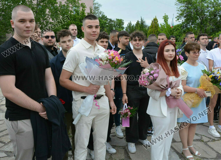 ПГДС-Хасково изпрати 130 абитуриенти, Теодора Киркова с награда „Достоен Асеневец“