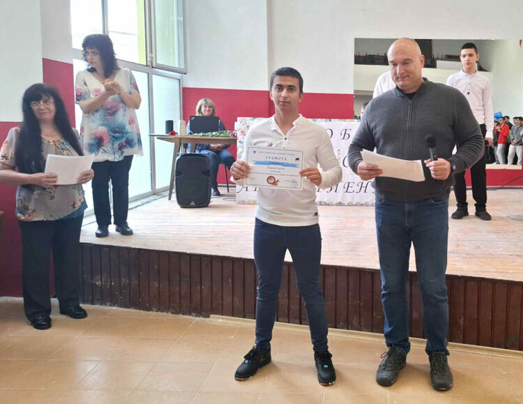 ПГМЕТ „Стойчо и Кица Марчеви“ изпрати абитуриентите от випуск 2025