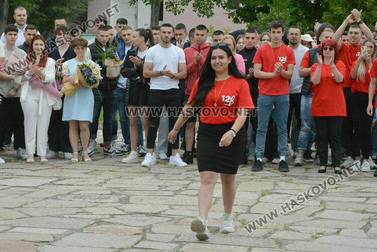 ПГДС-Хасково изпрати 130 абитуриенти, Теодора Киркова с награда „Достоен Асеневец“