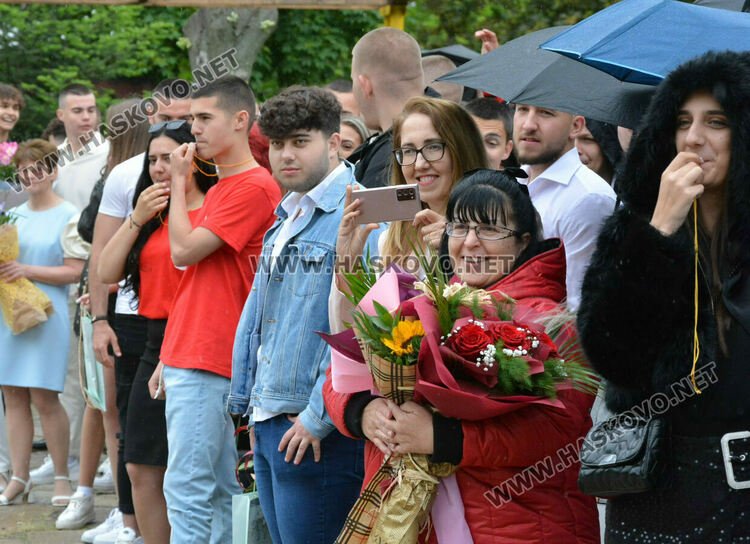 ПГДС-Хасково изпрати 130 абитуриенти, Теодора Киркова с награда „Достоен Асеневец“