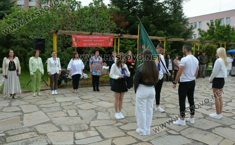 ПГДС-Хасково изпрати 130 абитуриенти, Теодора Киркова с награда „Достоен Асеневец“