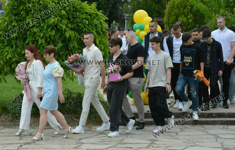 ПГДС-Хасково изпрати 130 абитуриенти, Теодора Киркова с награда „Достоен Асеневец“