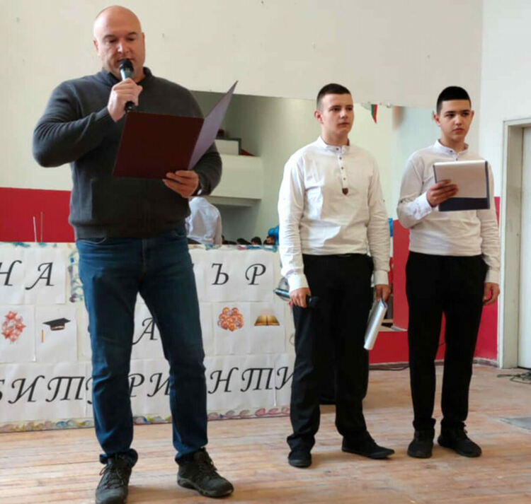 ПГМЕТ „Стойчо и Кица Марчеви“ изпрати абитуриентите от випуск 2025