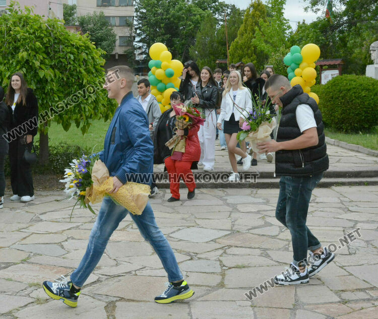 ПГДС-Хасково изпрати 130 абитуриенти, Теодора Киркова с награда „Достоен Асеневец“
