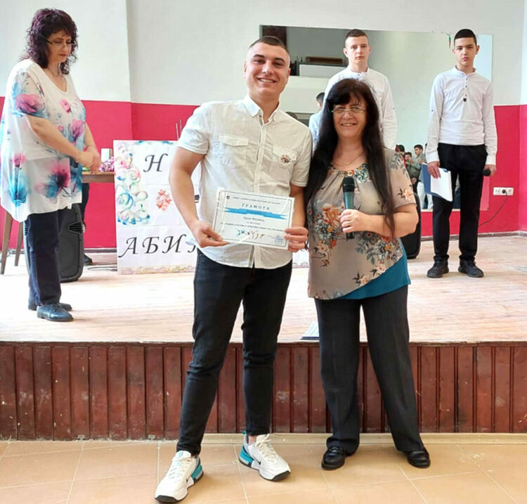 ПГМЕТ „Стойчо и Кица Марчеви“ изпрати абитуриентите от випуск 2025