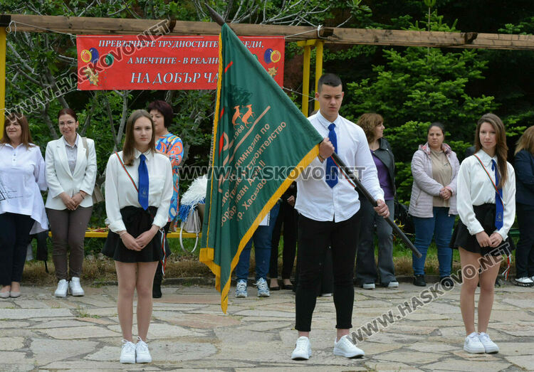 ПГДС-Хасково изпрати 130 абитуриенти, Теодора Киркова с награда „Достоен Асеневец“