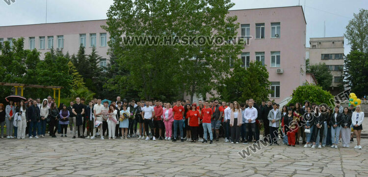 ПГДС-Хасково изпрати 130 абитуриенти, Теодора Киркова с награда „Достоен Асеневец“