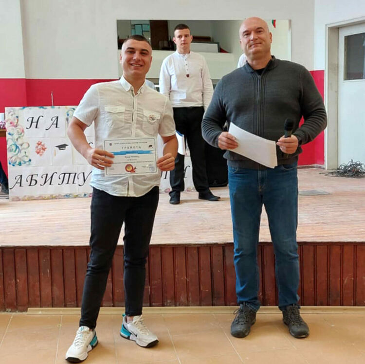 ПГМЕТ „Стойчо и Кица Марчеви“ изпрати абитуриентите от випуск 2025