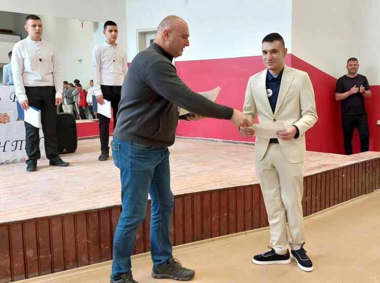 ПГМЕТ „Стойчо и Кица Марчеви“ изпрати абитуриентите от випуск 2025