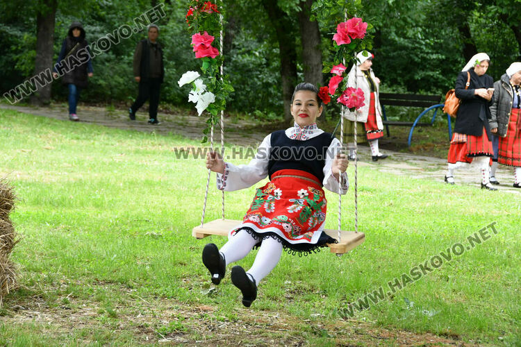 Тракийският фолклор завладя Кенана