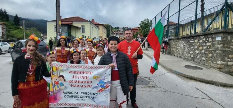 Чепеларе се превърна в столица на хорото и българския дух