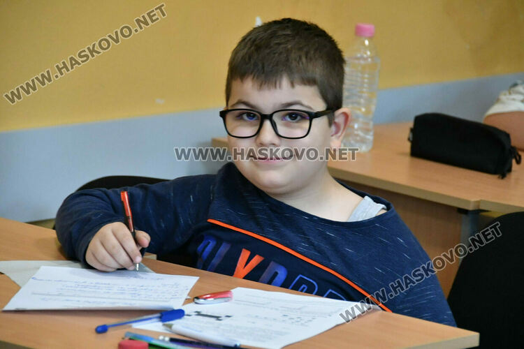 Близо 300 млади математици се включиха в състезание в Хасково