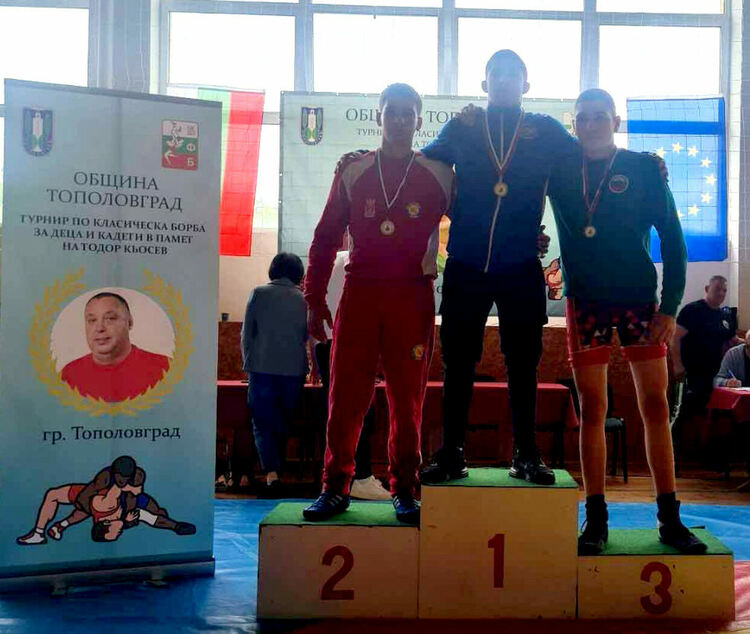 Хасковските борци с поредни успехи, този път на турнир в Тополовград
