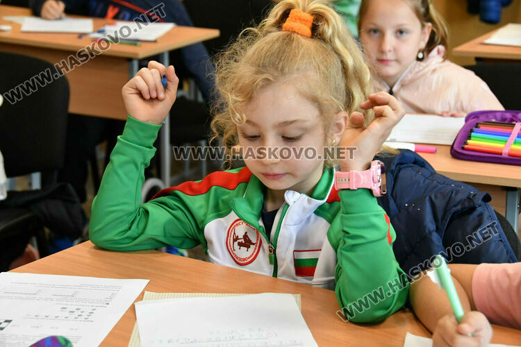 Близо 300 млади математици се включиха в състезание в Хасково