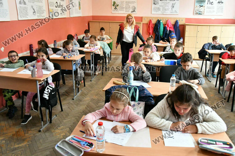 Близо 300 млади математици се включиха в състезание в Хасково