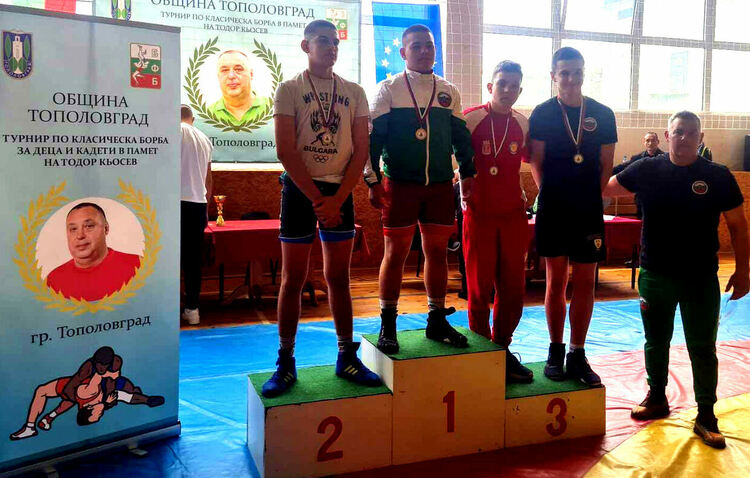 Хасковските борци с поредни успехи, този път на турнир в Тополовград