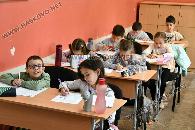 Близо 300 млади математици се включиха в състезание в Хасково