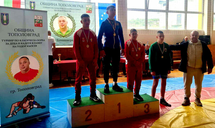 Хасковските борци с поредни успехи, този път на турнир в Тополовград