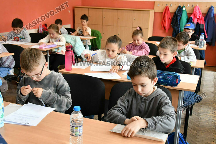 Близо 300 млади математици се включиха в състезание в Хасково