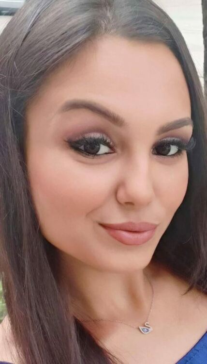 Котешки очи и червило карамел избират абитуриентките