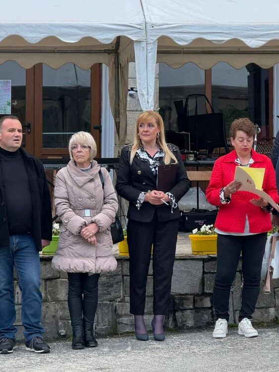 Момчиловци отбеляза кулминацията на Майските празници с нова арка – дар от юбиляри