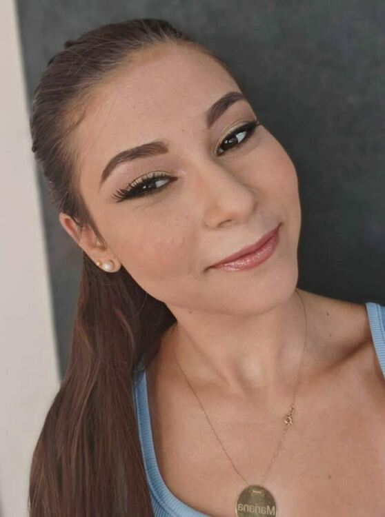 Котешки очи и червило карамел избират абитуриентките