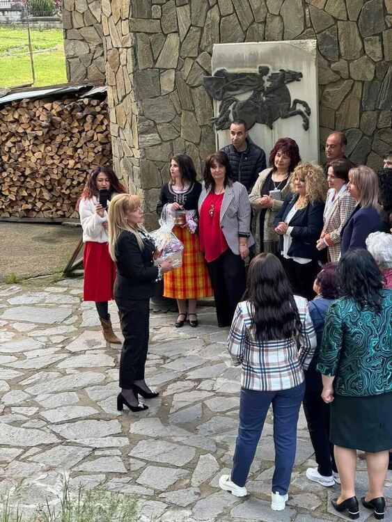 Момчиловци отбеляза кулминацията на Майските празници с нова арка – дар от юбиляри