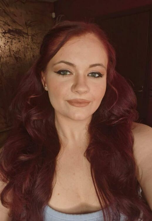 Котешки очи и червило карамел избират абитуриентките