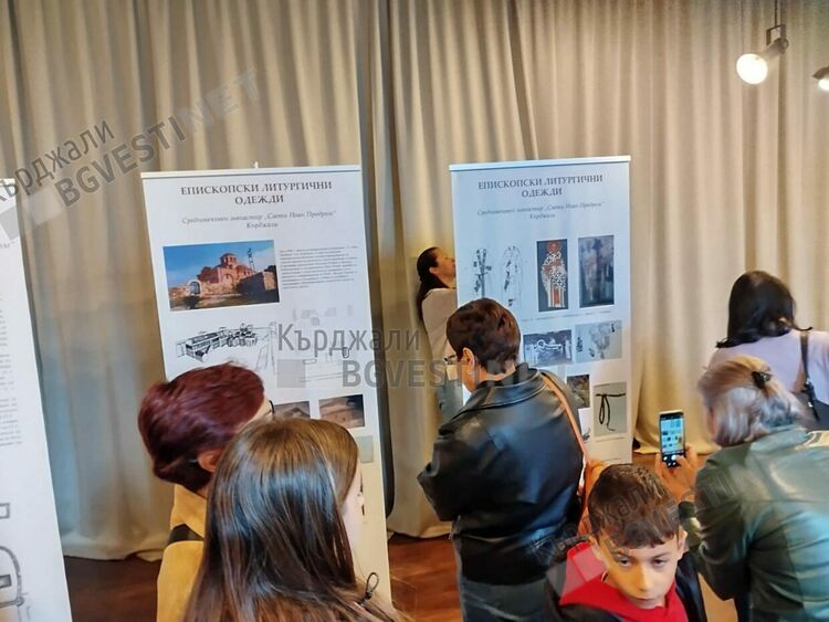 Музеят в Кърджали показа епископски литургични одежди на над 1000 години 