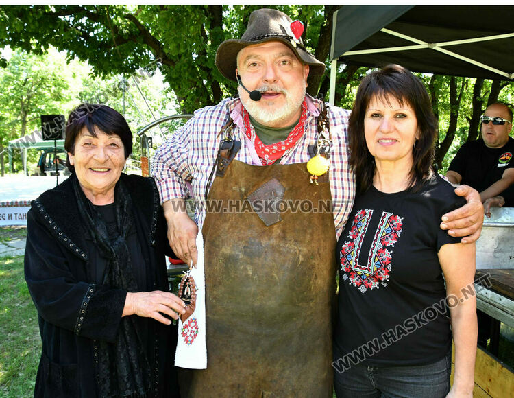 На Кенана: Ути готви кавърма в 80-килограмов тиган 