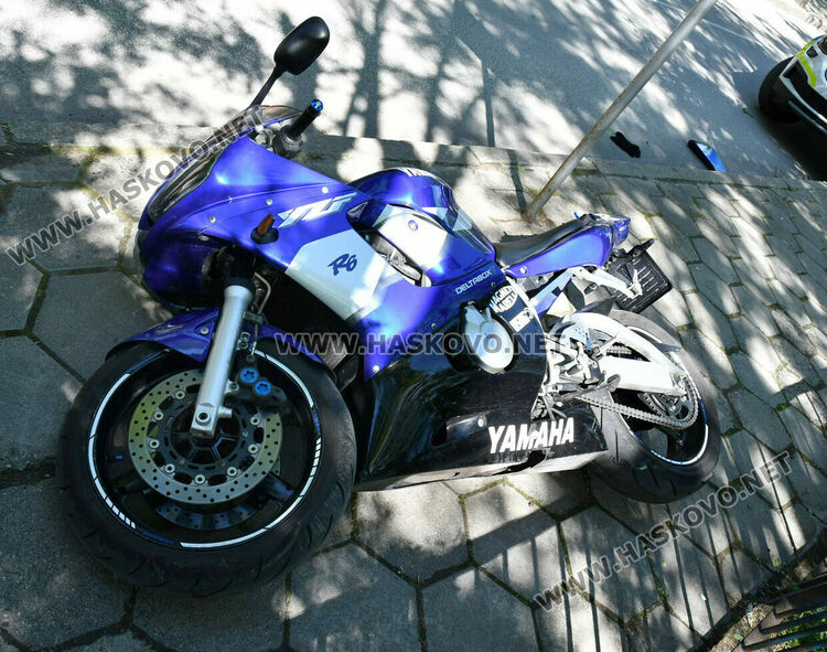 Моторист се блъсна в дърво на ул. „Стара планина“