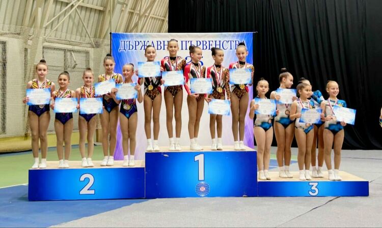 21 медала за „Мега спорт“ от Държавното първенство по спортна аеробика и Национален турнир