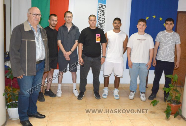 Наградиха 7 млади енергетици за успешно завършено дуално обучение 