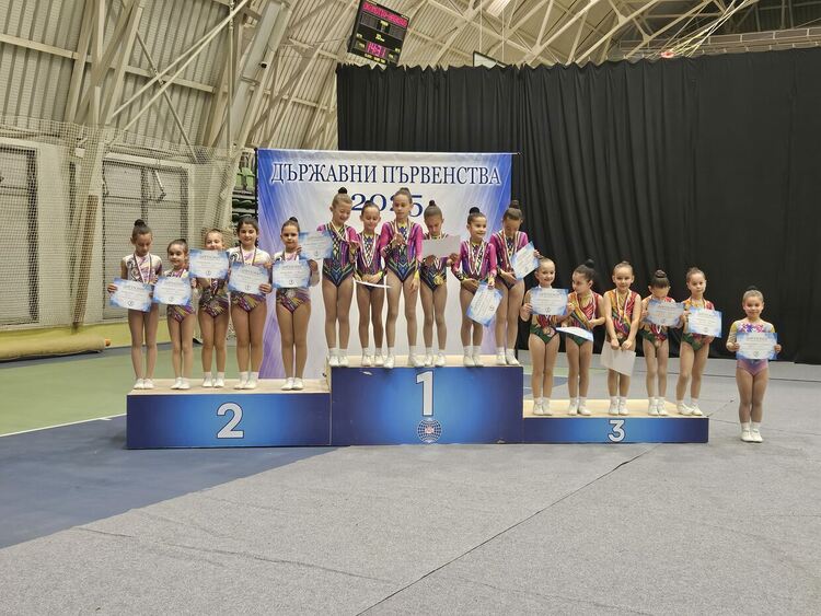 Над 20 медала по спортна аеробика спечелиха състезателите на КА „Виолена“