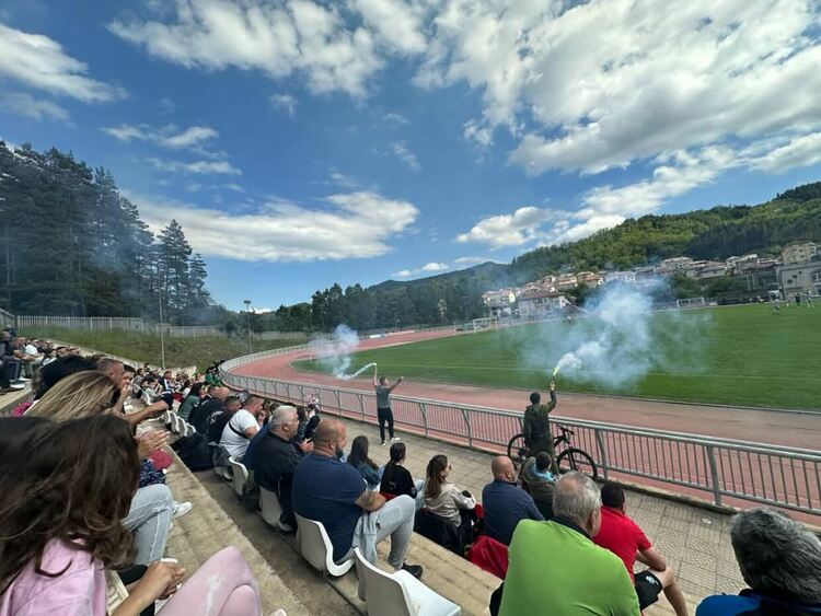 Юношите на „Вихър 1965“ с шампионска титла и златни медали
