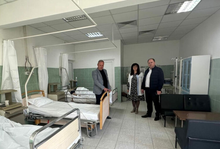 МБАЛ-Първомай получи дарение - нови електрически медицински легла