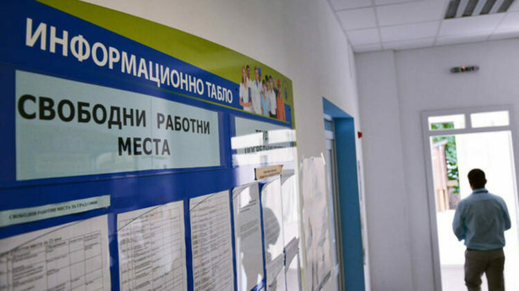 Димитровград предлага близо 70 свободни позиции в различни сектори