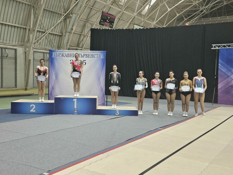 Над 20 медала по спортна аеробика спечелиха състезателите на КА „Виолена“