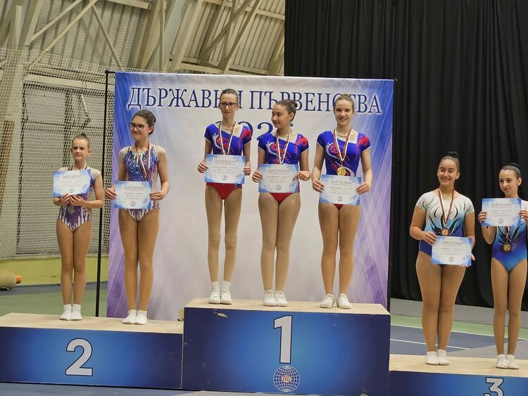 Над 20 медала по спортна аеробика спечелиха състезателите на КА „Виолена“