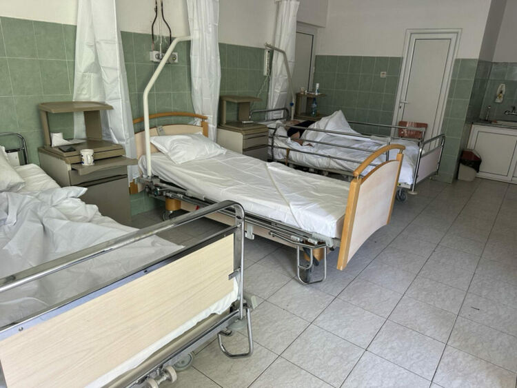 МБАЛ-Първомай получи дарение - нови електрически медицински легла