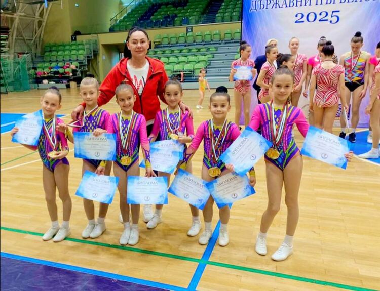 21 медала за „Мега спорт“ от Държавното първенство по спортна аеробика и Национален турнир