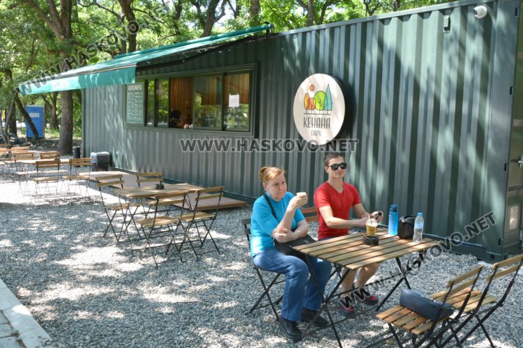 Заработи „Контейнерът“ за храни и напитки до езерото в „Кенана“, предстои да отвори въжен парк
