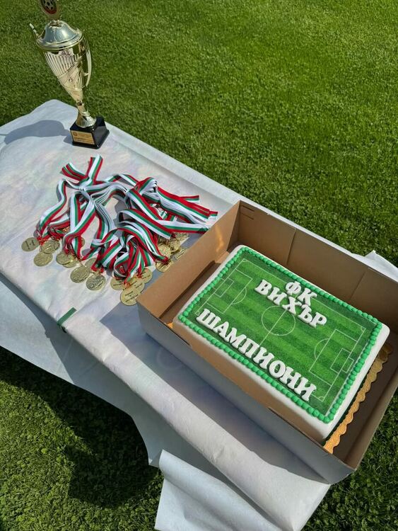 Юношите на „Вихър 1965“ с шампионска титла и златни медали