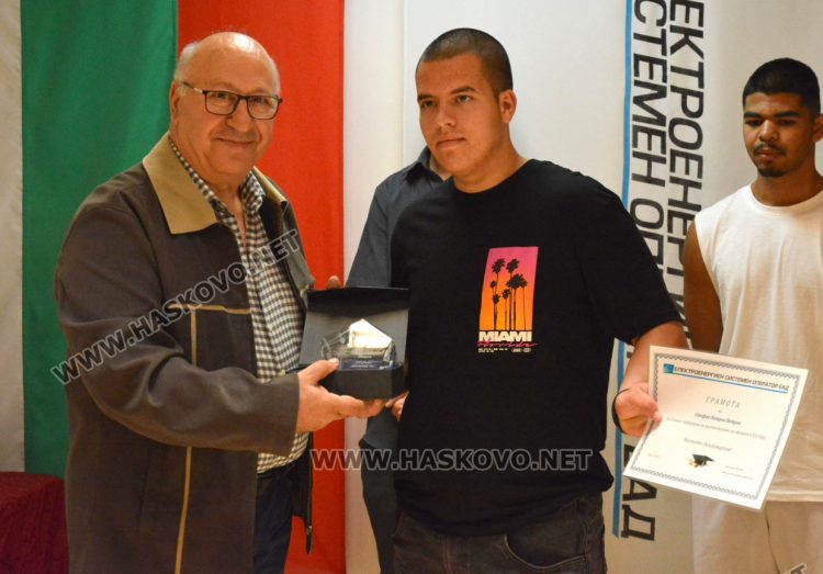 Наградиха 7 млади енергетици за успешно завършено дуално обучение 