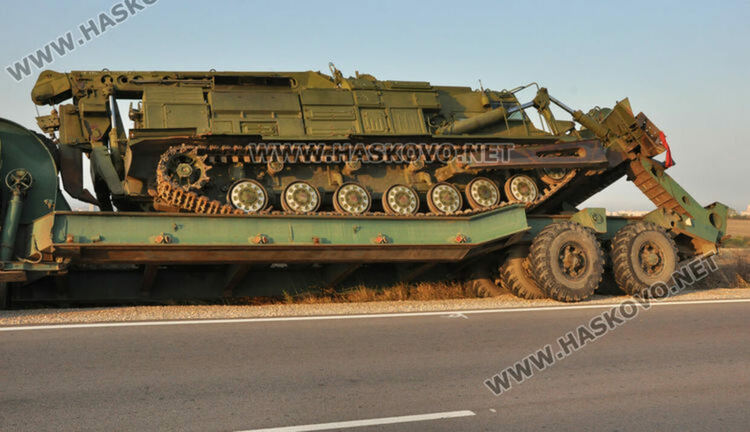 Придвижват военна техника по пътищата до полигон „Корен“ за учение „Bulgarian Defender-25“