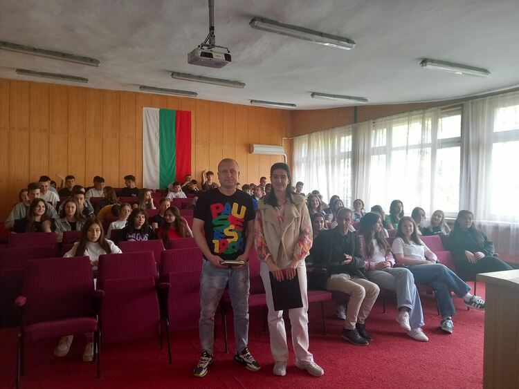Разясняват вредата от вейповете пред ученици в Крумовград