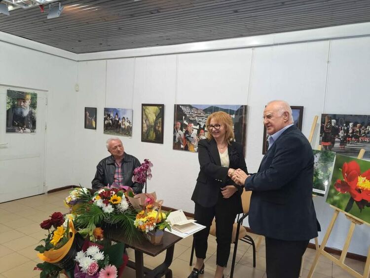 Поетесата Екатерина Гаджева представи дебютната си стихосбирка „Самодива”