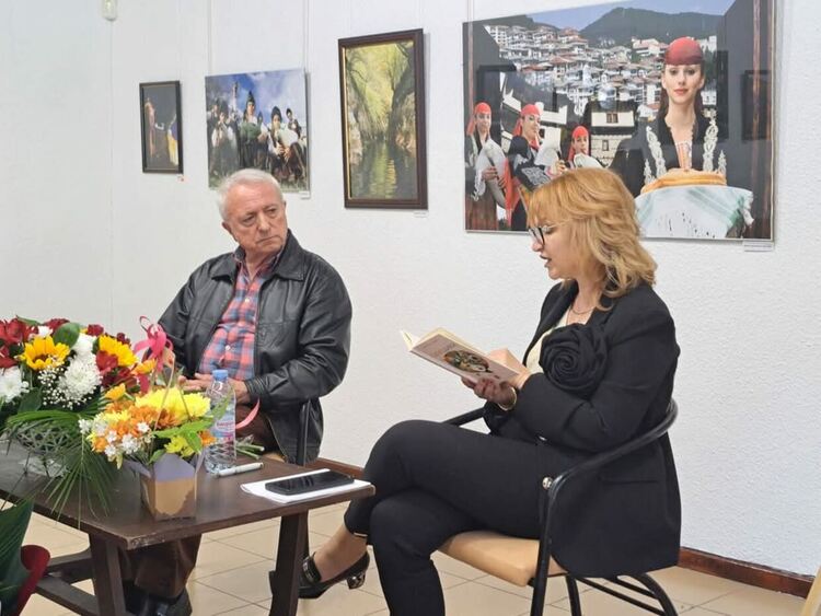 Поетесата Екатерина Гаджева представи дебютната си стихосбирка „Самодива”